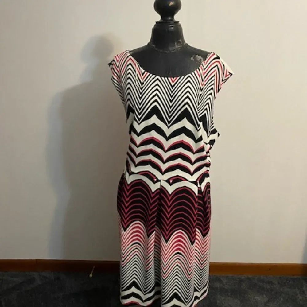 Tianna B Zig Zag Pattern Pleated bottom dress, size 20W